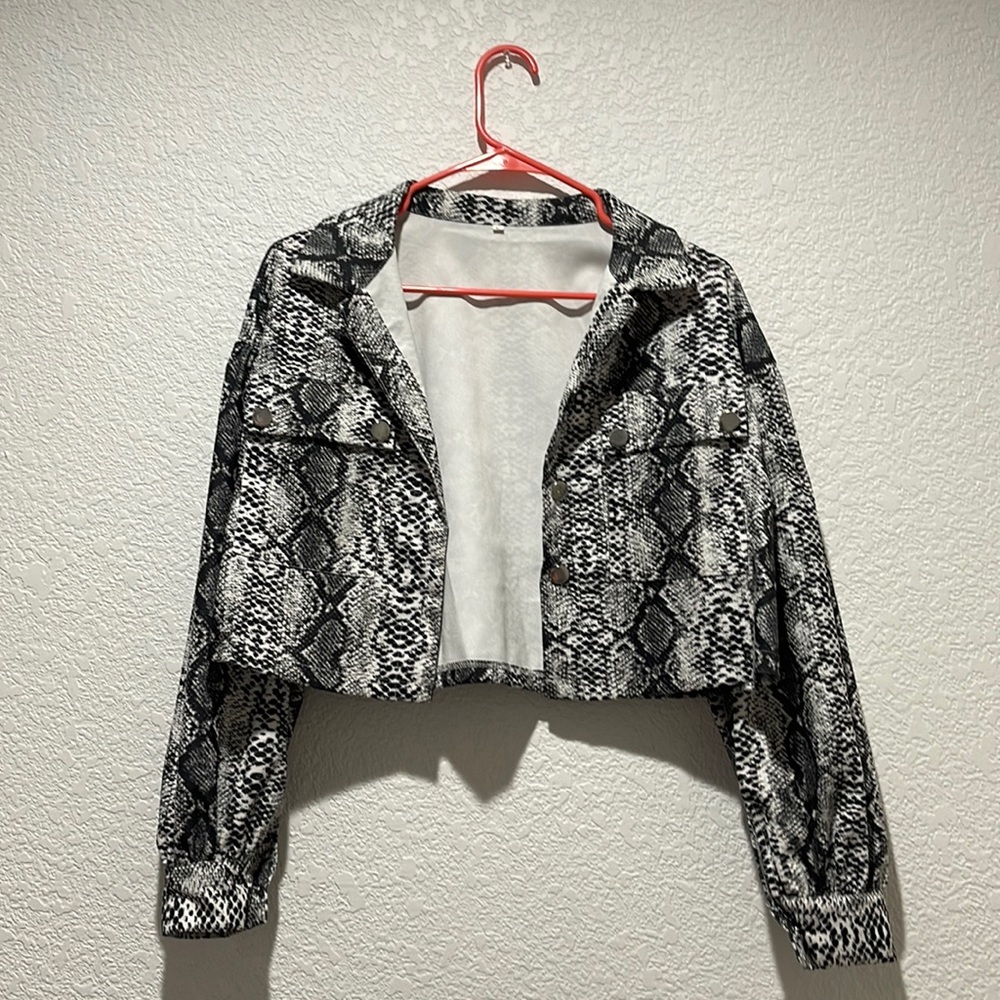 Snakeskin print drop shoulder crop jacket
